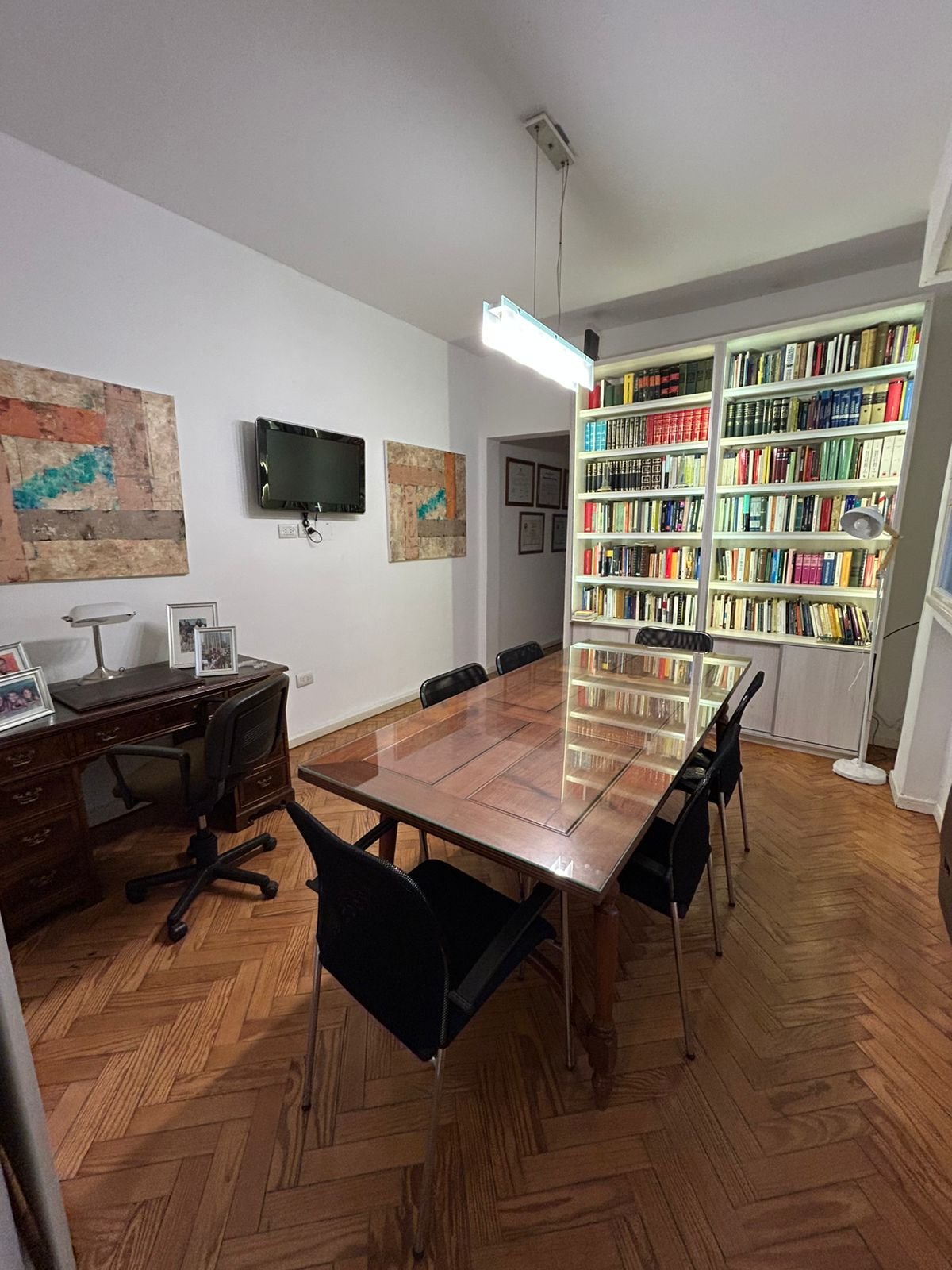 Biblioteca del estudio